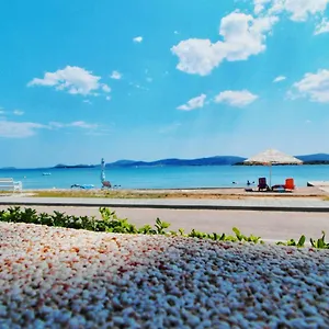 blue-wave-apartments.hotelinzadar.com/